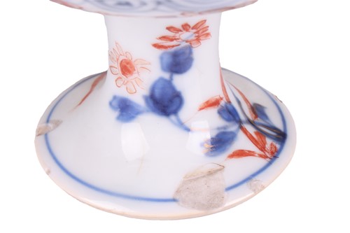 Lot 58 - A pair of small Chinese Kangxi blu and white...