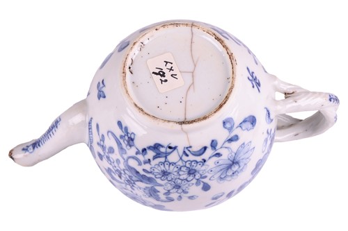 Lot 58 - A pair of small Chinese Kangxi blu and white...