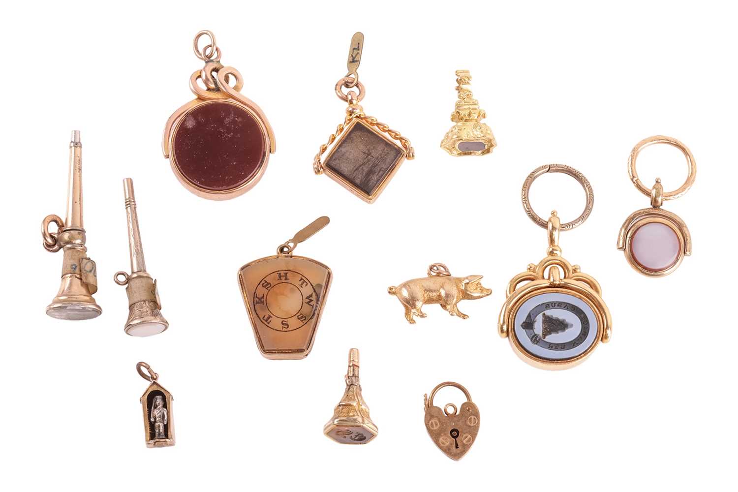Lot 31 - A collection of hardstone jewellery,...