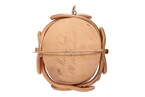 Lot 89 - A George III hairwork mourning brooch, of oval...
