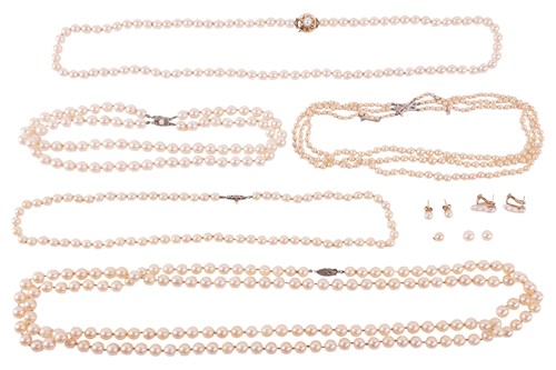 Lot 19 - A collection of cultured akoya pearl necklaces...