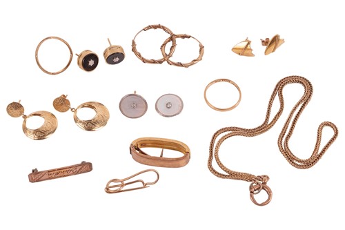 Lot 105 - A mixed collection of Victorian and later...