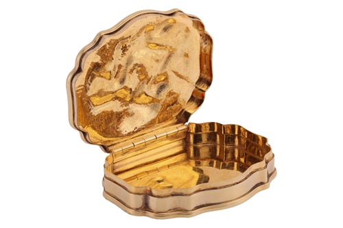 Lot A Victorian silver gilt snuff box, by James...