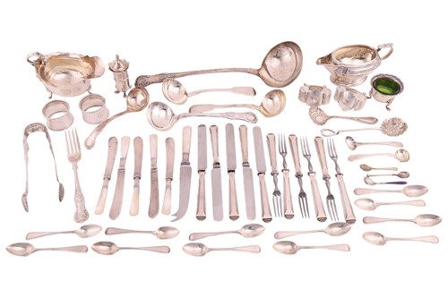 Lot 123 - A mixed collection of items comprising one...