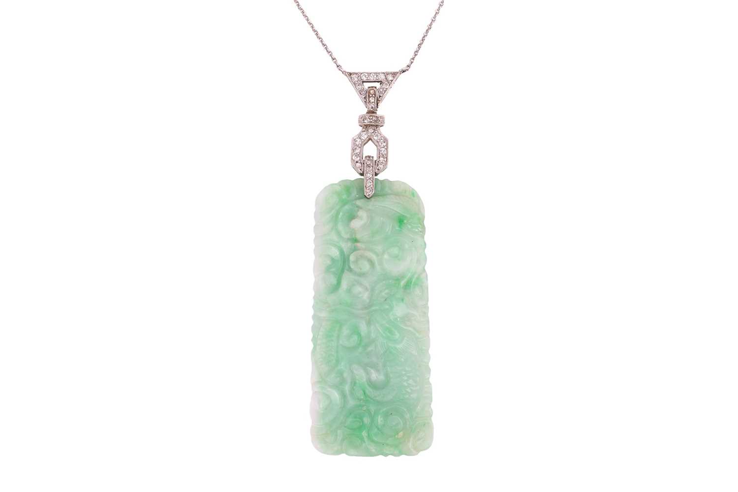 Lot 98 - An Art Deco carved jade pendant necklace,...