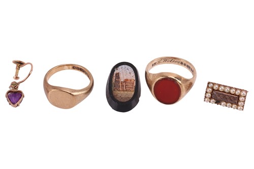 Lot 84 - A group of of items to include; two signet...