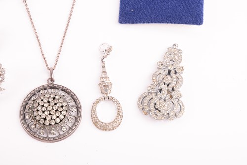 Lot 127 - A group lot of antique paste-set jewellery, to...