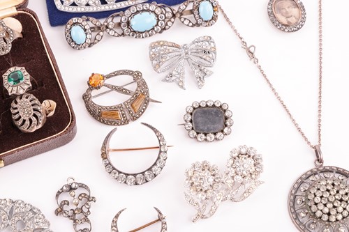 Lot 127 - A group lot of antique paste-set jewellery, to...