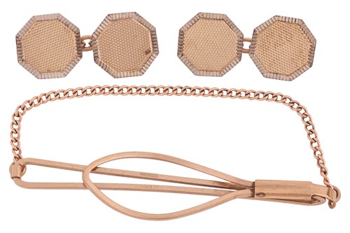 Lot 125 - A 9ct tie pin with curb chain, in yellow gold...