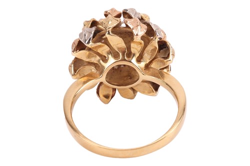 Lot 12 - A foliate cluster ring in tricoloured 18ct...
