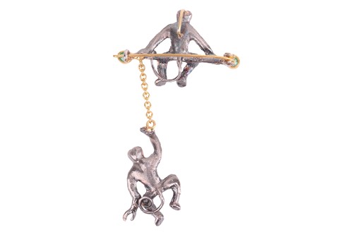 Lot 87 - A gem-set novelty brooch depicting two monkeys;...