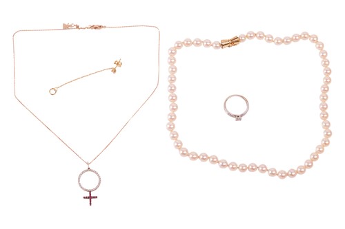 Lot 11 - A mixed lot of jewellery to include; a...