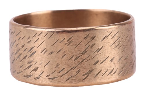 Lot 32 - A 9ct gold textured band ring, comprising a 10....