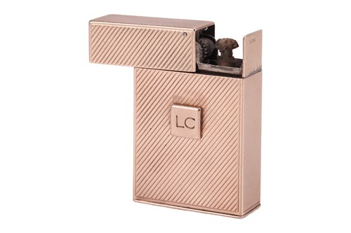 Lot 312 - Cartier - a 9ct gold lighter, of upright...