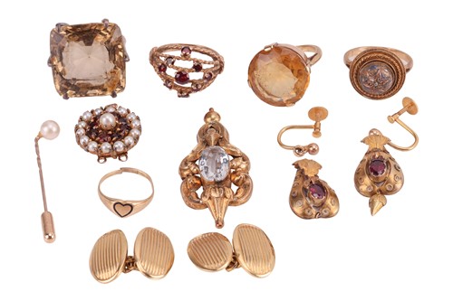 Lot 39 - A small group of jewellery items comprising a...