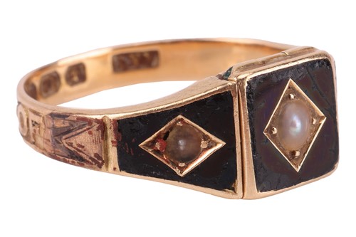 Lot 93 - An 18ct gold split pearl and black enamel...