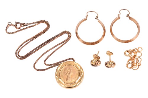 Lot 2 - A small group of jewellery items comprising a...