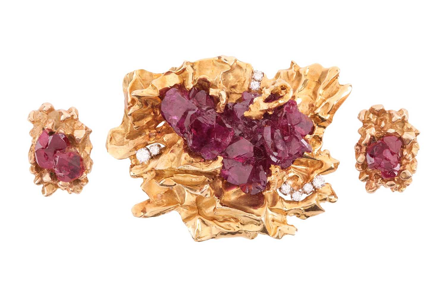 Lot 53 - A Modernist synthetic ruby (Chatham flux-melt)...