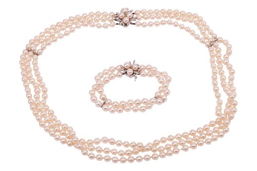 Lot A multi-strand cultured pearl necklace and...