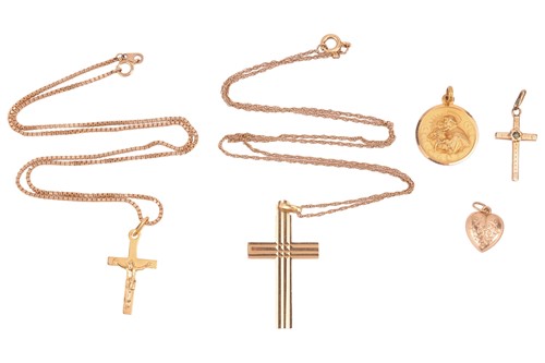 Lot 42 - A small aggregate of jewellery items; to...