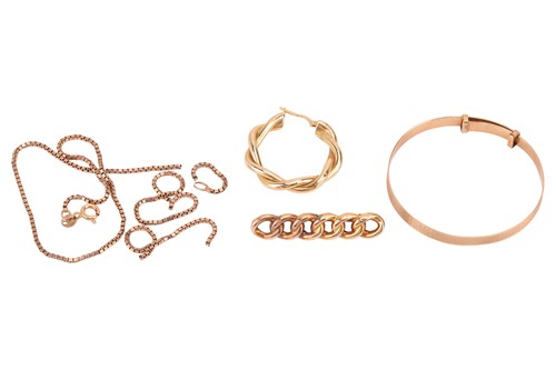 Lot 37 - A small group of gold jewellery items; to...