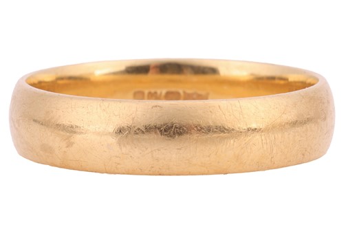 Lot 60 - A wedding band in 18ct yellow gold, with a...