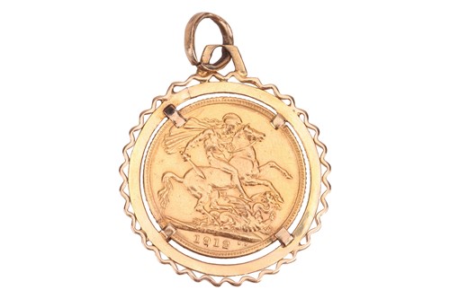 Lot 32 - A George V full sovereign in pendant mount,...