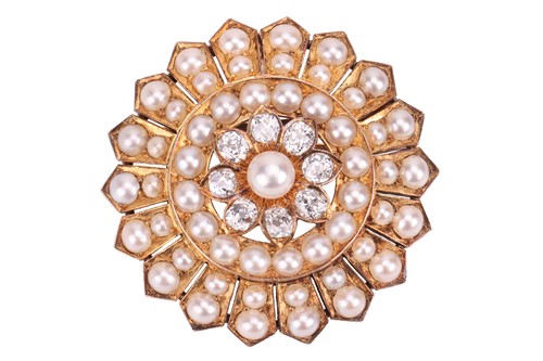 Lot 62 - A late Victorian pearl and diamond cluster...