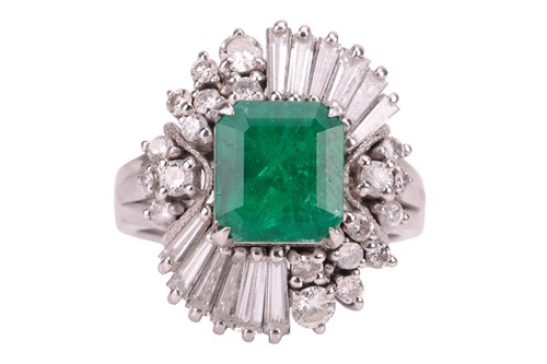 Lot 237 - An emerald and diamond ballerina ring,...