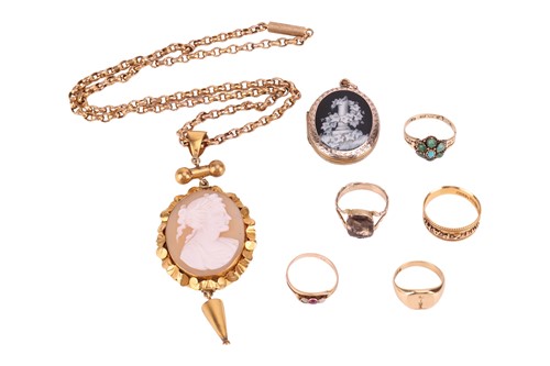 Lot 38 - A small collection of jewellery items; to...