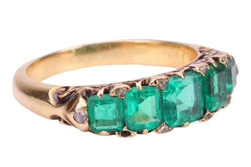 Lot 107 - A late Victorian emerald half-hoop ring,...