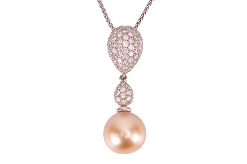 Lot 226 - A South Sea cultured pearl and diamond drop...