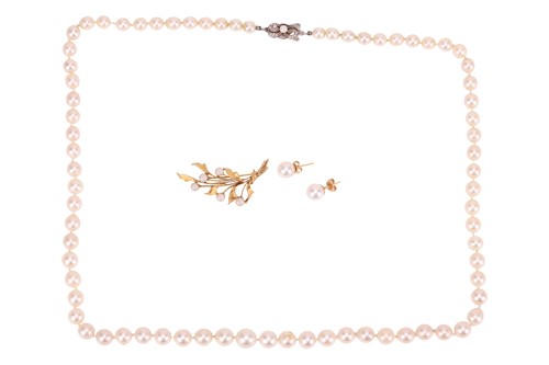 Lot 55 - A cultured pearl necklace, a pair of earrings...