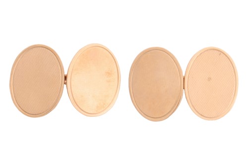 Lot 93 - A pair of cufflinks in 9ct gold, by Cropp &...