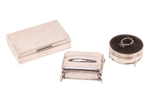 Lot An Edwardian silver jewellery box, rounded...