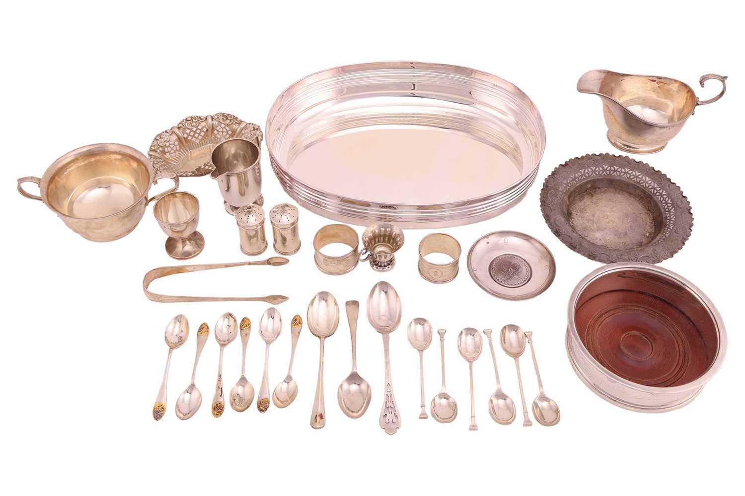 Lot 87 - A collection of small silver items, including