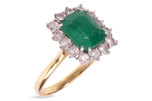 Lot An emerald and diamond cluster ring in 18ct...