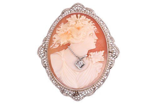 Lot 30 - A cameo habillé brooch, the oval shell cameo...