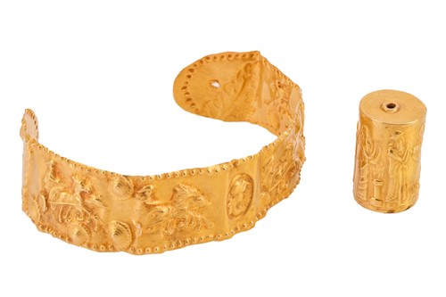 Lot 117 - An ancient Roman yellow metal bracelet, chased...