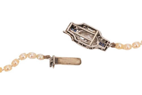 Lot 282 - A natural saltwater pearl necklace with an Art...
