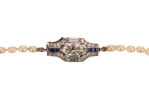 Lot 282 - A natural saltwater pearl necklace with an Art...