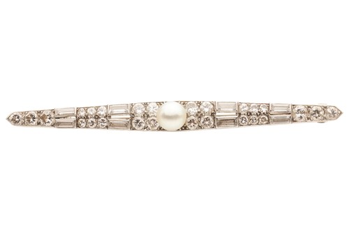 Lot Cartier - an Art Deco diamond and pearl bar...