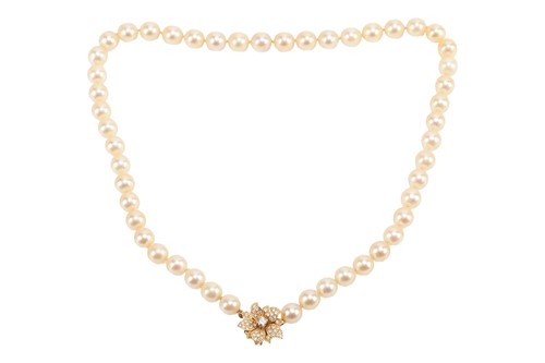 Lot Cartier - a cultured pearl necklace with...