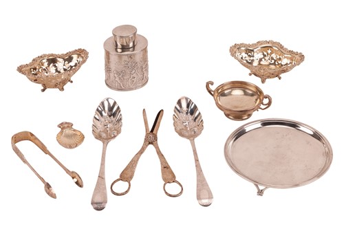 Lot 423 - A pair of pierced bon bon dishes, a silver...