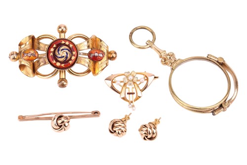 Lot 46 - A small collection of jewellery items; to...