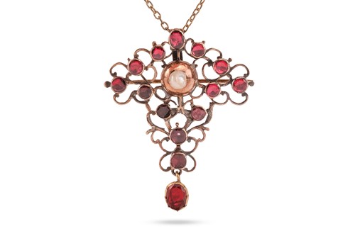 Lot 224 - A garnet-set pendant on chain, of foliate...