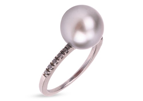 Lot 175 - A cultured Tahitian pearl dress ring, the...