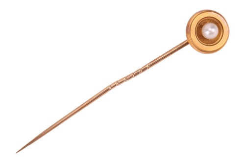 Lot 190 - A late Victorian pearl-set stick pin, of...