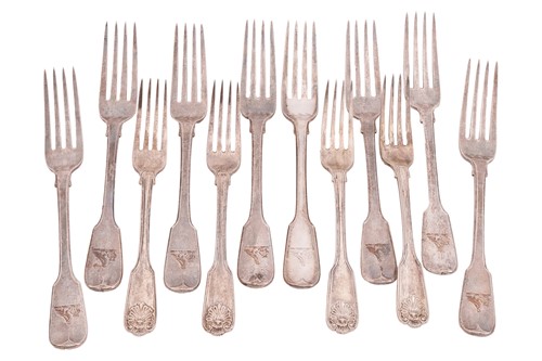 Lot 412 - A set of eight George IV silver "fiddle"...