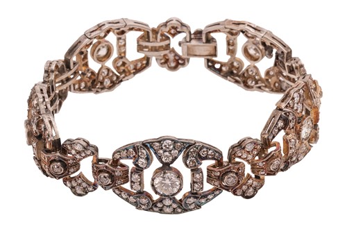 Lot 285 - An Art Deco diamond-set link bracelet,...